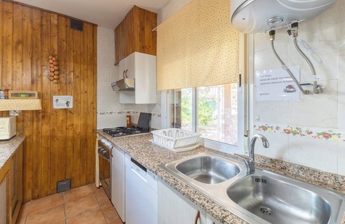 Fuentiduena de Tajo House | Holiday Home 'Casa Fina' with Private Pool, Shared Terrace and Wi-Fi
