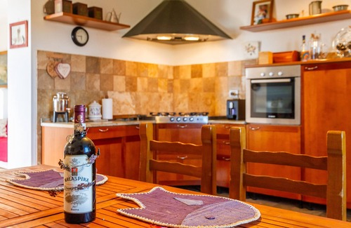 Magliano in Toscana House | Holiday Home "Assiolo" with Hill View & Private Garden