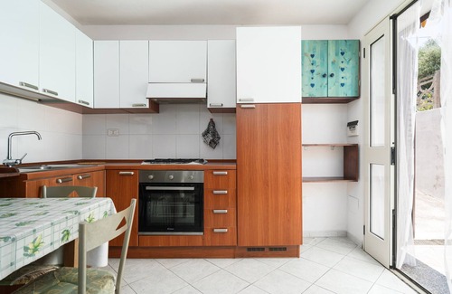 San Giovanni House | Holiday Home 'Monolocale San Giovanni Posada' with Private Terrace