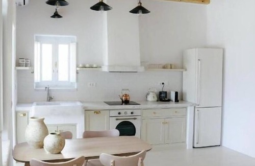 Tinos House | Holiday Home 'Agapi Home' with Private Terrace, Wi-Fi and Air Conditioning