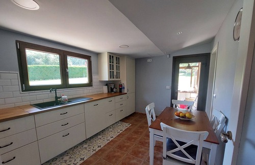 Rianxo House | Holiday Home 'Agro Dos Mouriños' with Mountain View, Wi-Fi and Air Conditioning