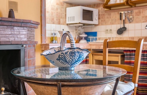 Hinojares House | Holiday Home 'Albahaca' with Mountain View, Wi-Fi and Air Conditioning