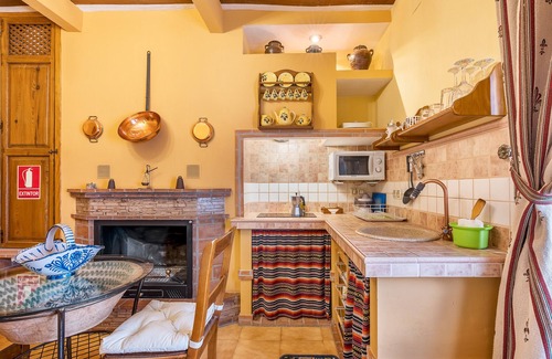 Hinojares House | Holiday Home 'Albahaca' with Mountain View, Wi-Fi and Air Conditioning