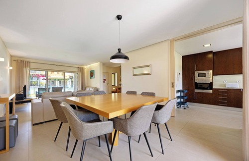 Luz de Tavira House | Holiday Home 'Alecrim Lux Tavira Residence 4M' with Shared Pool, Wi-Fi and Air Conditioning