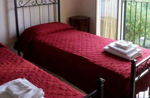Tuscania House | Holiday Home 'Alloggio Emiliano' with Private Garden and Balcony