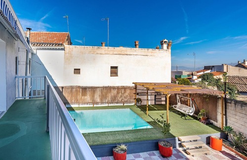 Otura House | Holiday Home "Alojamientos Sierra Nevada Viva" with Mountain View, Shared Pool & Wi-Fi
