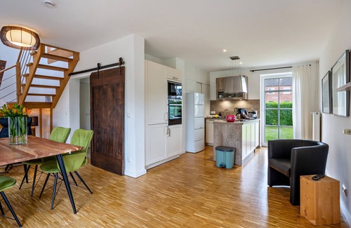 Duhnen House | Holiday Home 'Altes Fischerhaus Döse' with Private Garden and Wi-Fi