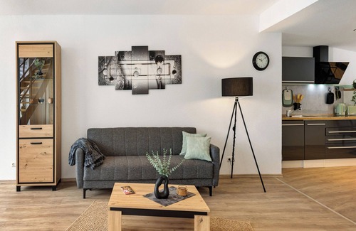 Salzwedel House | Holiday Home 'Am Nicolaiplatz' with Private Terrace, Private Garden and Wi-Fi
