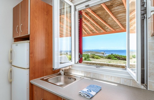 Agios Ioannis House | Holiday Home 'Anemologio 201 Tinos' with Sea View, Wi-Fi and Air Conditioning