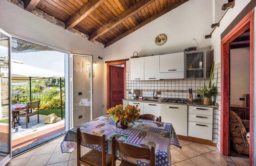 Pompeiana House | Holiday Home "Angolo dei Fiori" with Sea View, Shared Pool & Air Conditioning