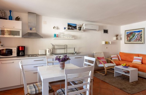 Hodilje House | Holiday Home Anima Maris- Duplex Two Bedroom Holiday Home with Terrace and Sea View