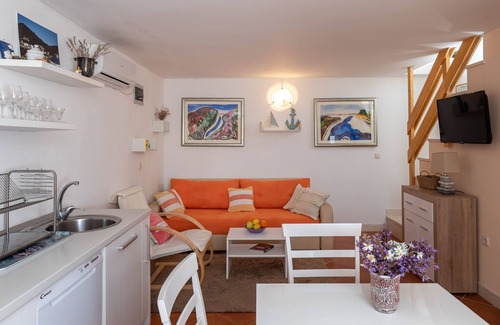 Hodilje House | Holiday Home Anima Maris- Duplex Two Bedroom Holiday Home with Terrace and Sea View