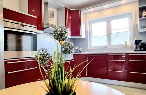 Bendorf House | Holiday home Antiquarius - holiday home, shower, toilet