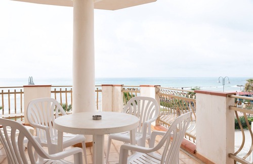 Seccagrande House | Holiday Home 'Appartamento D - Le Terrazze' with Sea View, Wi-Fi and Air Conditioning