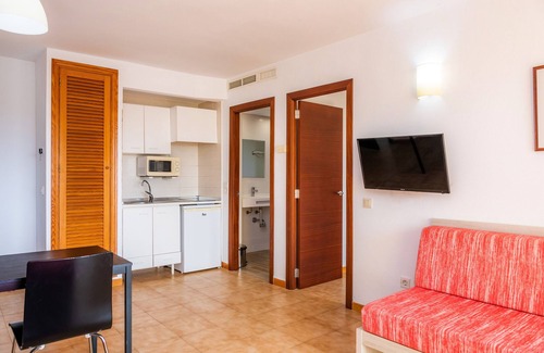 Son Servera House | Holiday Home 'Apto Con Terraza 402' with with Shared Pool, Private Terrace and Air Conditioning