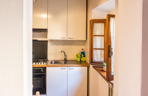 Aramo Apartment | Holiday Home "Aramo House" with Mountain View, Terrace & Wi-Fi