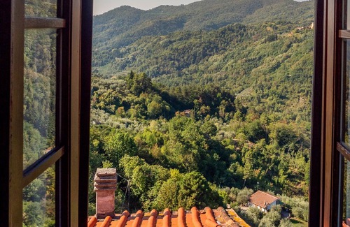 Aramo Apartment | Holiday Home "Aramo House" with Mountain View, Terrace & Wi-Fi