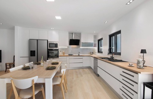 Moncarapacho e Fuseta House | Holiday Home 'Atlantida Farm' with Private Terrace, Wi-Fi and Air Conditioning