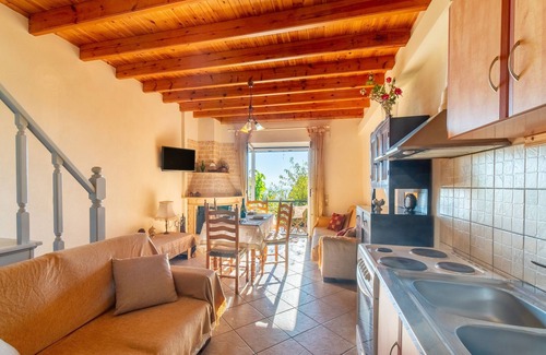 Chlomos House | Holiday Home "Balis Panorama" with Sea View, Balcony, Garden & Wi-Fi