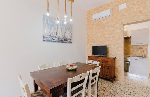Torre Lapillo House | Holiday Home 'Barbara' with Sea View, Private Terrace and Air Conditioning