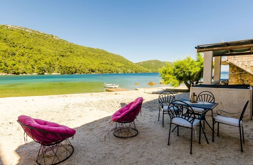 Broce House | Holiday Home Barbara - Two-Bedroom Holiday Home