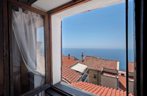 Cipressa House | Holiday Home 'Basera' with Sea View, Wi-Fi and Air Conditioning