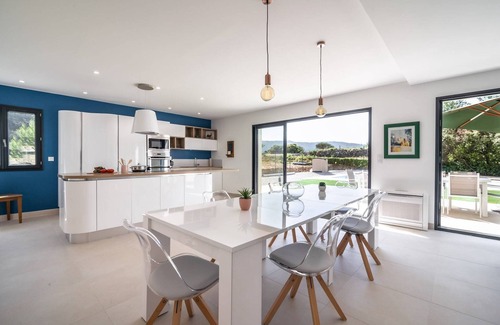 Beaufort Villa | Holiday Home Beaufort with Private Pool