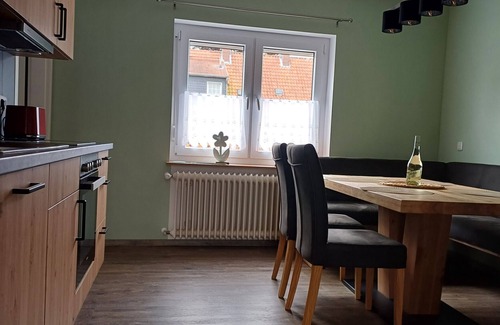 Neuenburg House | Holiday Home 'Bei Heike 3' with Private Terrace and Wi-Fi