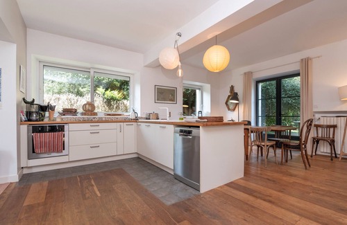 Ile-aux-Moines House | Holiday Home 'Belle Familiale' with Private Terrace, Private Garden, and Wi-Fi
