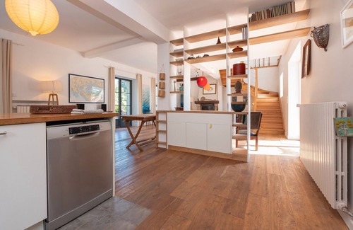 Ile-aux-Moines House | Holiday Home 'Belle Familiale' with Private Terrace, Private Garden, and Wi-Fi