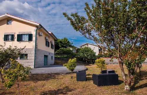 Ponte da Barca House | Holiday Home 'Belavista' with Lake View, Wi-Fi and Air Conditioning
