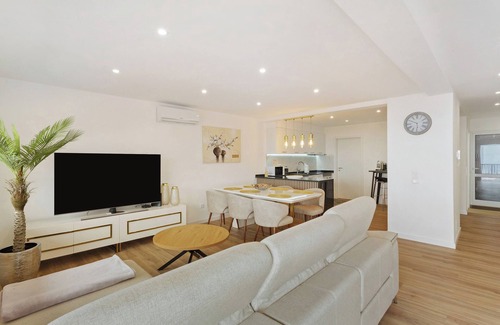 Gaula House | Holiday Home 'Belavista' with Sea View, Wi-Fi and Air Conditioning