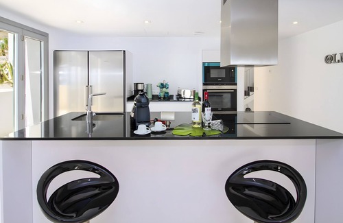 Capdepera House | Holiday Home 'Blanca' with Sea View, Wi-Fi and Air Conditioning