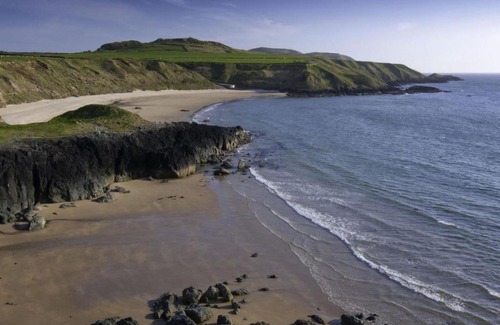 Garn Fadryn House | Holiday Home Bryiel by Interhome