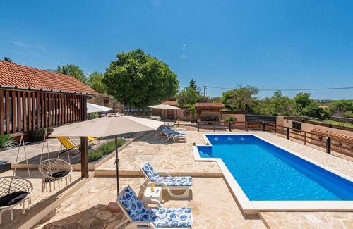 Benkovac House | Holiday Home Burgija