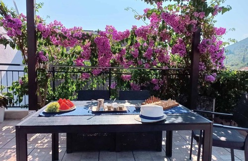 Hodilje House | Holiday Home By The Sea (Nina & Kate) - Two Bedroom Holiday Home with Terrace