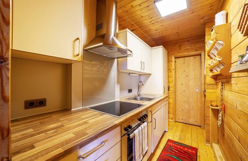 Avelengo House | Holiday Home "By Veronika" with Mountain View, Garden & Wi-Fi