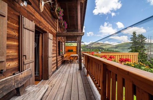 Avelengo House | Holiday Home "By Veronika" with Mountain View, Garden & Wi-Fi