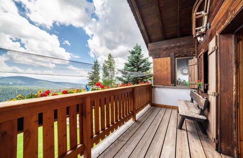 Avelengo House | Holiday Home "By Veronika" with Mountain View, Garden & Wi-Fi