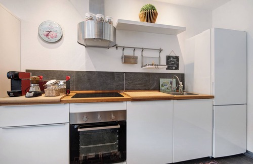 Chiavari House | Holiday Home 'Ca' Du Re' with View Over the Hills, Private Garden and Air Conditioning