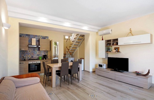 Dragonea House | Holiday Home 'Casa Alle Porte Della Costiera' with Mountain View, Wi-Fi and Air Conditioning