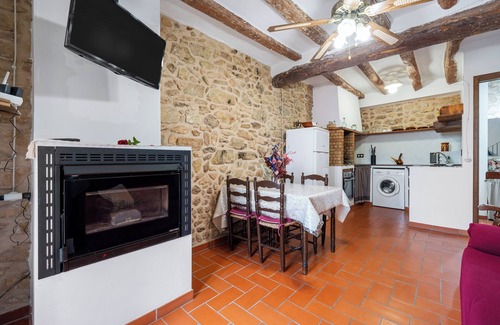 Tivissa House | Holiday Home 'Ca La Llum' with Mountain View, Private Terrace and Wi-Fi