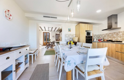 Portol House | Holiday Home 'Can Calet' with Private Pool, Wi-Fi and Air Conditioning