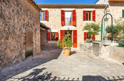 Portol House | Holiday Home 'Can Calet' with Private Pool, Wi-Fi and Air Conditioning