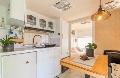 La Nucia RV Rental | Holiday Home "Caravana-Glamping Casa Tortuga" with Mountain View, Shared Pool & Wi-Fi