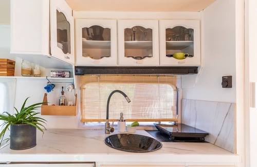 La Nucia RV Rental | Holiday Home "Caravana-Glamping Casa Tortuga" with Mountain View, Shared Pool & Wi-Fi