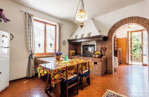 Rapolano Terme House | Holiday Home 'Casa San Francesco Rapolano' with Private Terrace, Private Garden and Wi-Fi