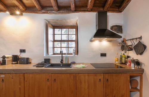 San Cristobal de La Laguna House | Holiday Home 'Casa Canaria Finca Real' with Private Garden, Balcony and Wi-Fi
