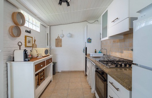 Noto House | Holiday Home 'Casa Cantina Scalecci' with Private Garden, Wi-Fi and Air Conditioning
