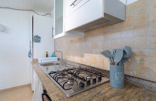 Noto House | Holiday Home 'Casa Cantina Scalecci' with Private Garden, Wi-Fi and Air Conditioning